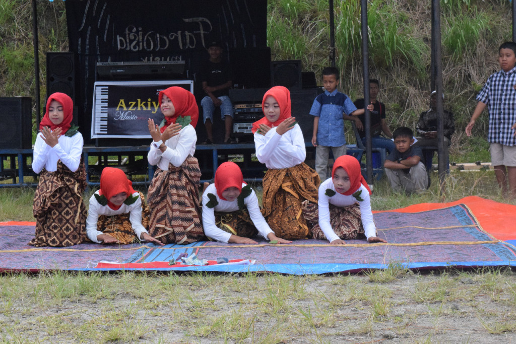 Kegiatan Tari Kreasi Anak2 Kampung Suka Damai Memperingati Acara Perayaan 17 Agutus